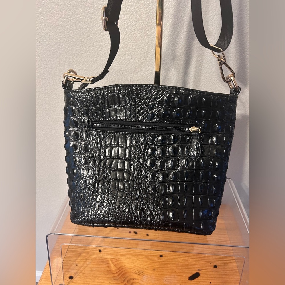 Elegant Black Crocodile-Embossed Women's Bag